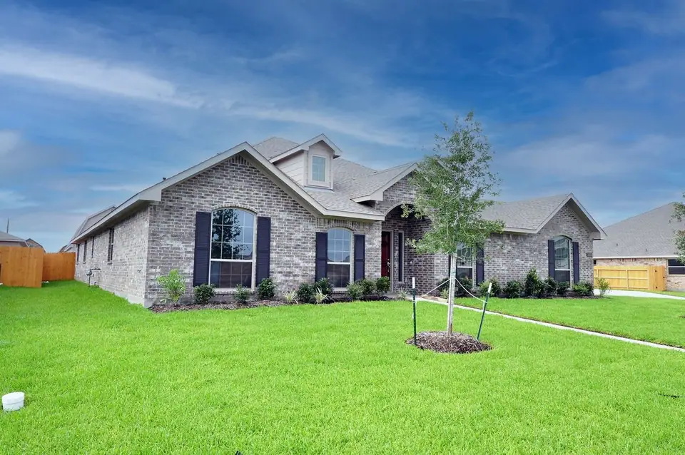 Angled brick exterior and landscaped lawn at 2238 Ensenada Drive, League City, Texas